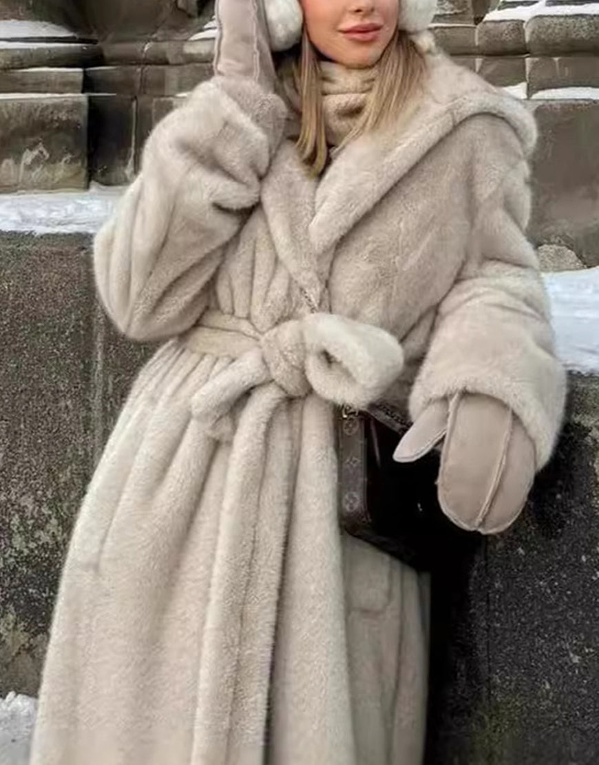 Manteau long d'hiver en fourrure pelucheuse chaude à capuche gris beige pour femme avec ceinture