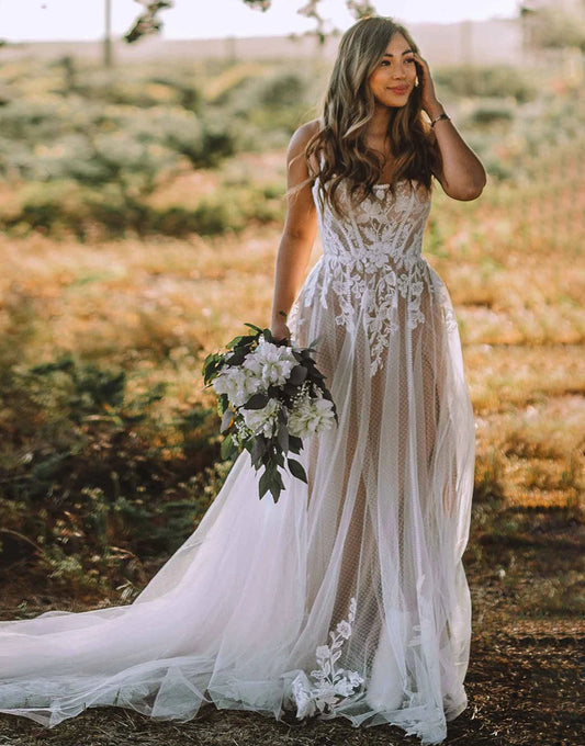 Robe de mariée A-ligne en tulle avec bretelles brodées et dos nu