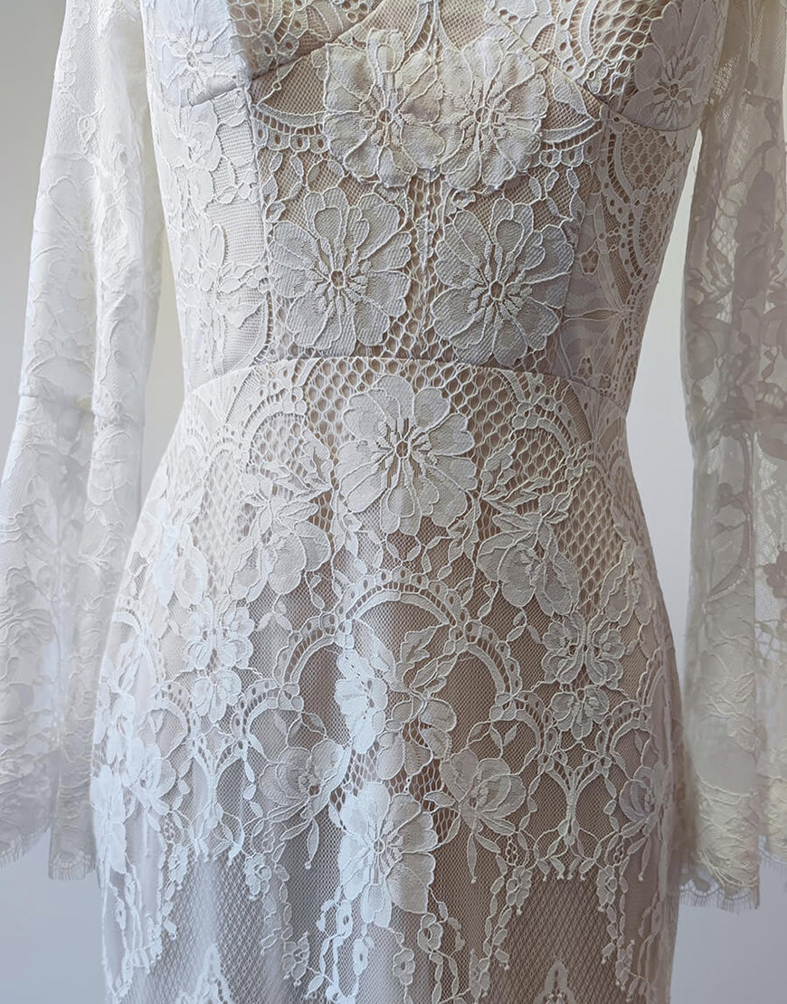 Robe de Mariée Sirène à Manches Longues avec Découpe dans le Dos et Appliqués