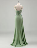 Robe de bal longue vert pâle avec appliques de paillettes en forme de spaghettis et étui