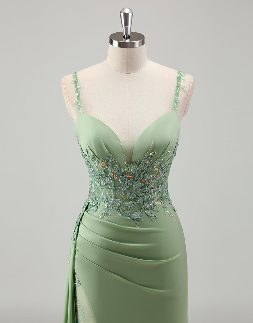 Robe de bal longue vert pâle avec appliques de paillettes en forme de spaghettis et étui