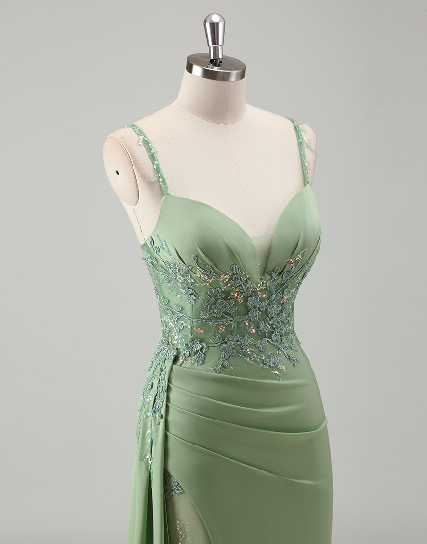 Robe de bal longue vert pâle avec appliques de paillettes en forme de spaghettis et étui