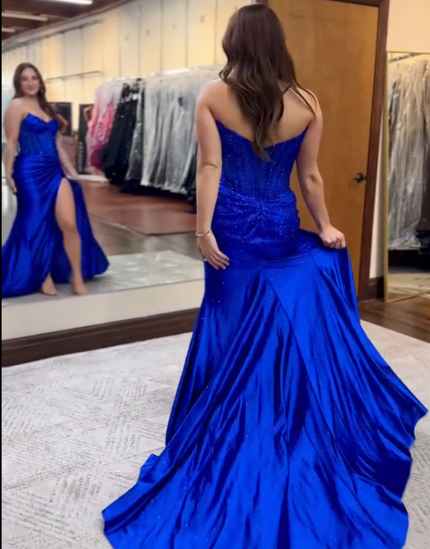 Robe de bal longue en satin bleu royal à décolleté en cœur et sirène