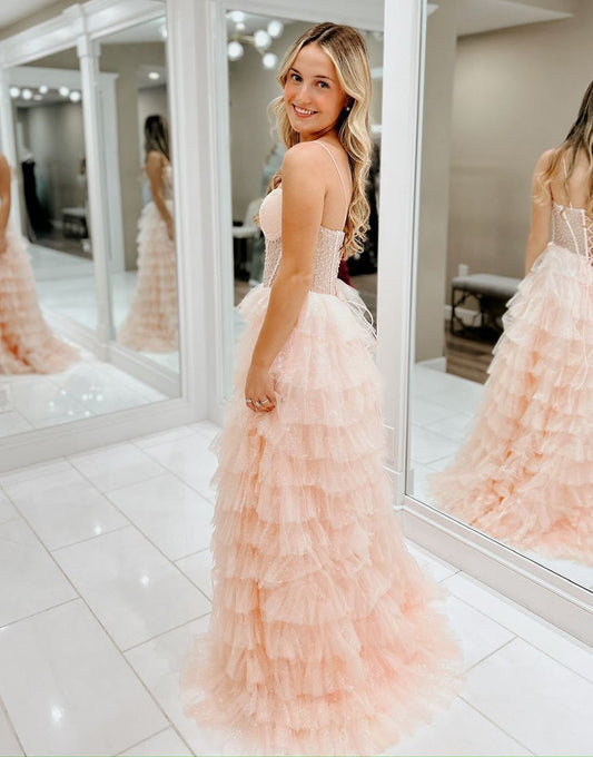 Robe de bal en tulle à volants et à fines bretelles rose avec longueur au sol