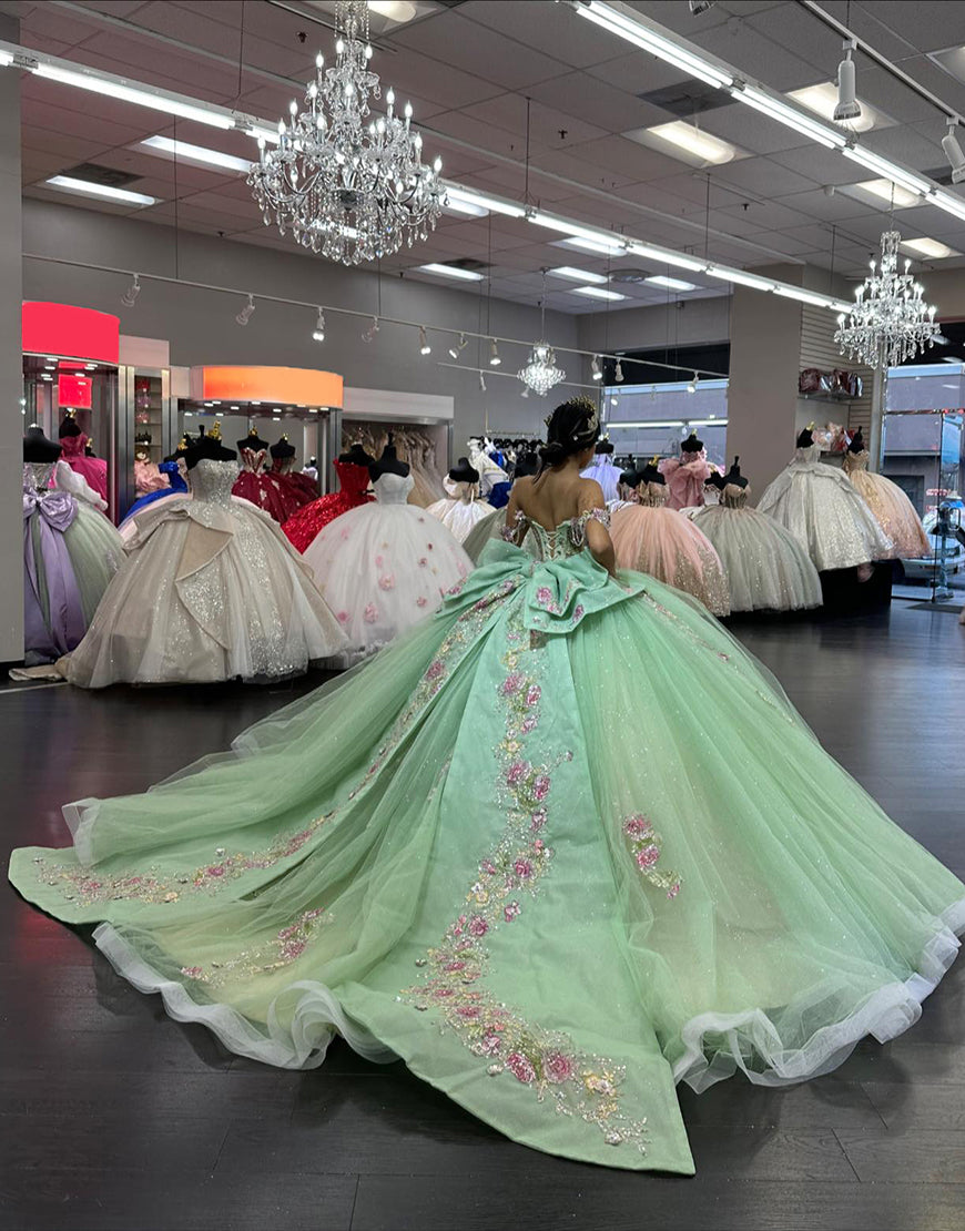 Robe de Quinceanera en tulle vert clair avec appliques à épaules dénudées