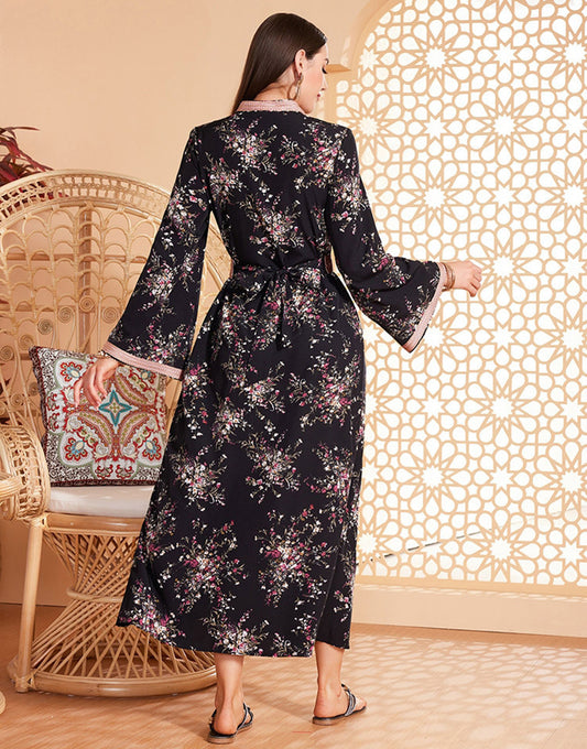 Caftan marocain ceinturé à manches longues et imprimé floral noir