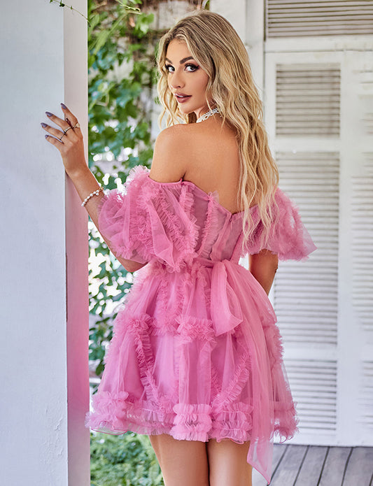 Robe de soirée en tulle rose vif à épaules dénudées